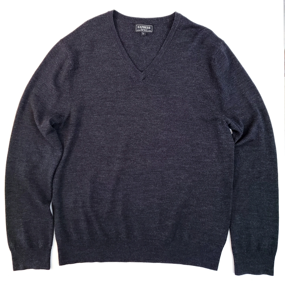 100% Wool Gray V-Neck Sweater Fine Knit